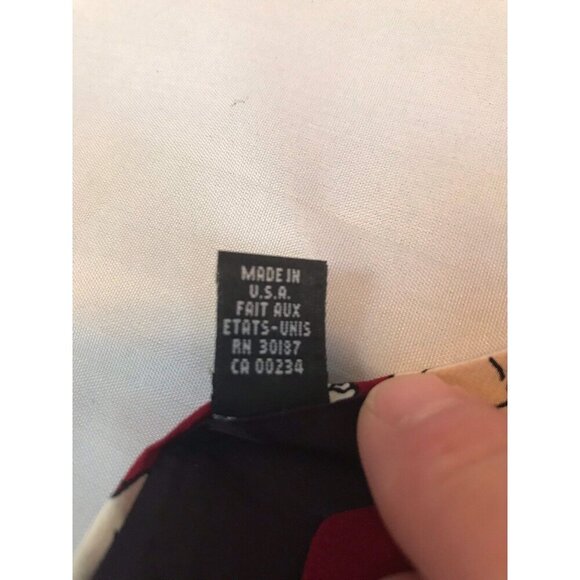 Peanuts Snoopy Charlie Brown Red Mans Best Friend 100% Silk Classic Neck Tie - Picture 6 of 6